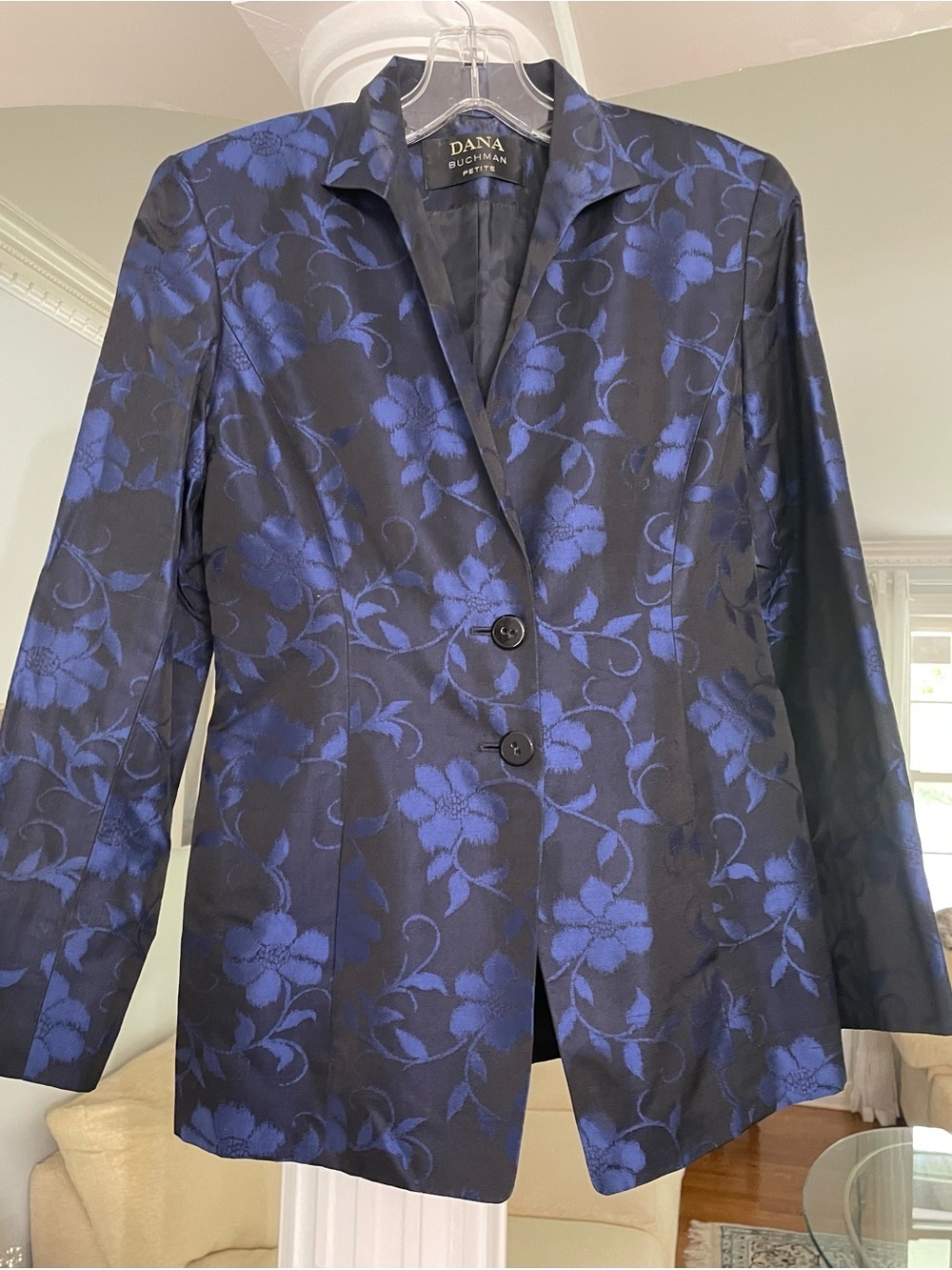 Dana Buchman women’s size 2 petite black and blue, floral blazer. 100% silk